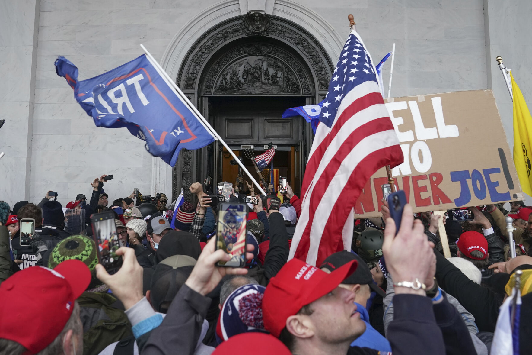 Capitol Riot Images of the Day
